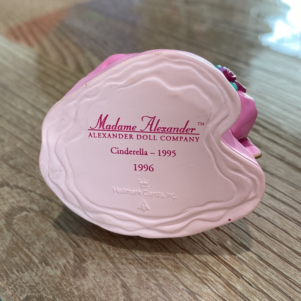 1995 Hallmark Madame Alexander Cinderella Ornament - Picture 5 of 5